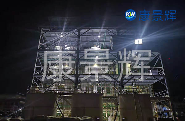 食品加工業(yè)對三效蒸發(fā)器的材質(zhì)和工藝的要求也高，對應(yīng)的三效蒸發(fā)器價格也會偏高一些，大約也得幾千萬左右。